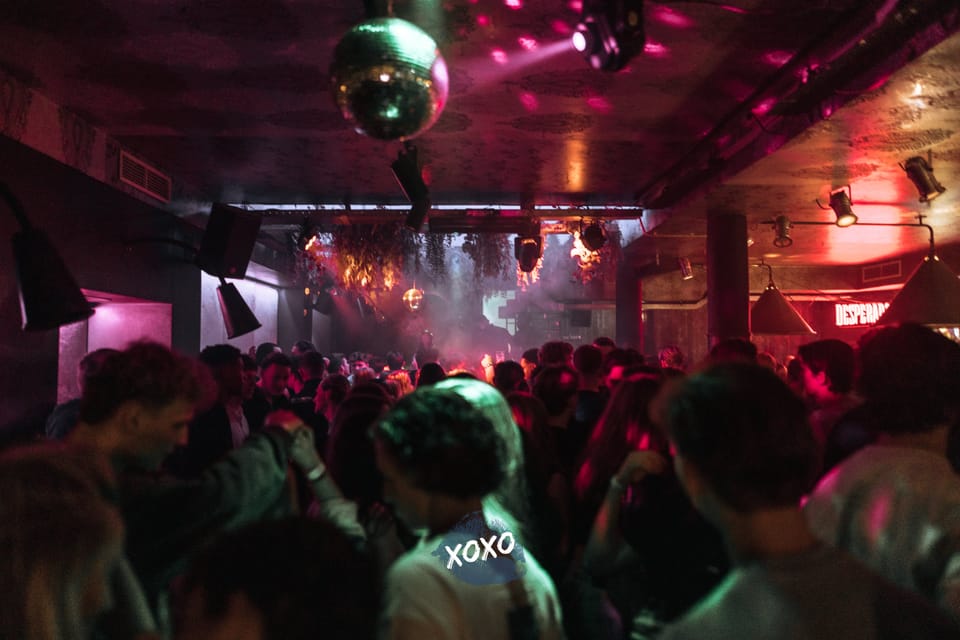 Publiek bij een XOXO-feest